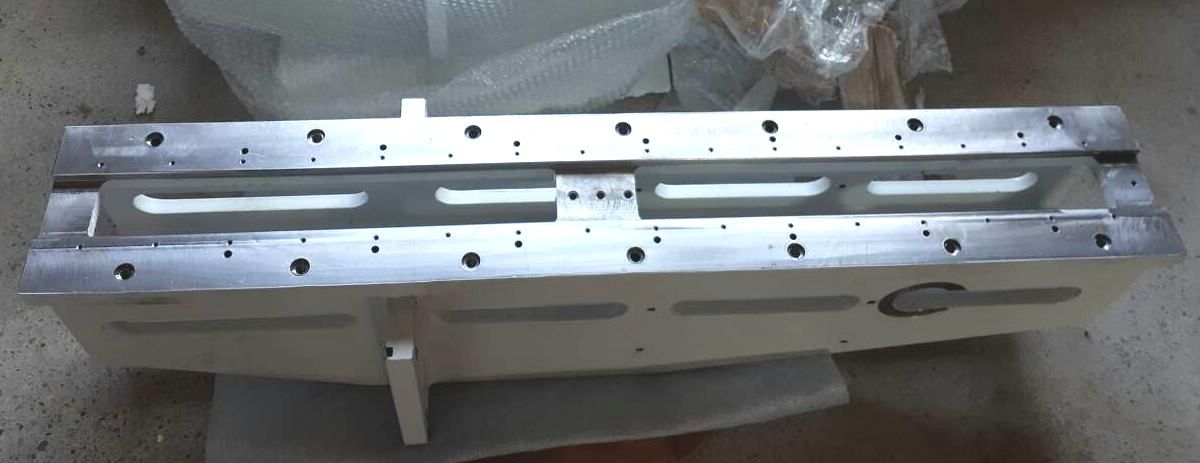 Geschweißte, mechanisch bearbeitete und lackierte Präzisionsbaugruppen – robust und maßgenau für industrielle Anwendungen.