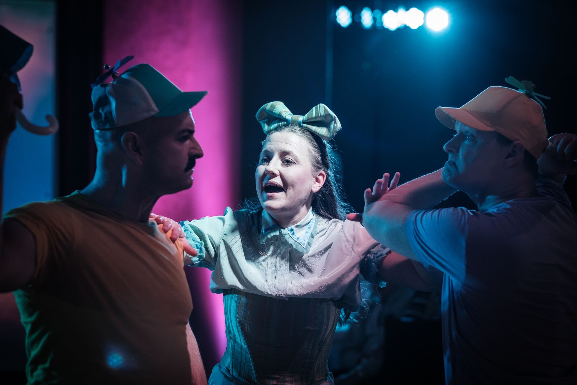 Tweedledee und Tweedledum und Alice
Alice im Wunderland, Lola-events.de, Leipzig