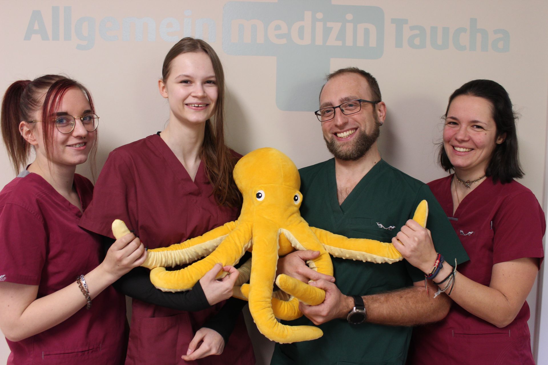 Unser Team der Allgemeinmedizin Taucha begrüßt Sie herzlich in der Hausarztpraxis in Taucha. 