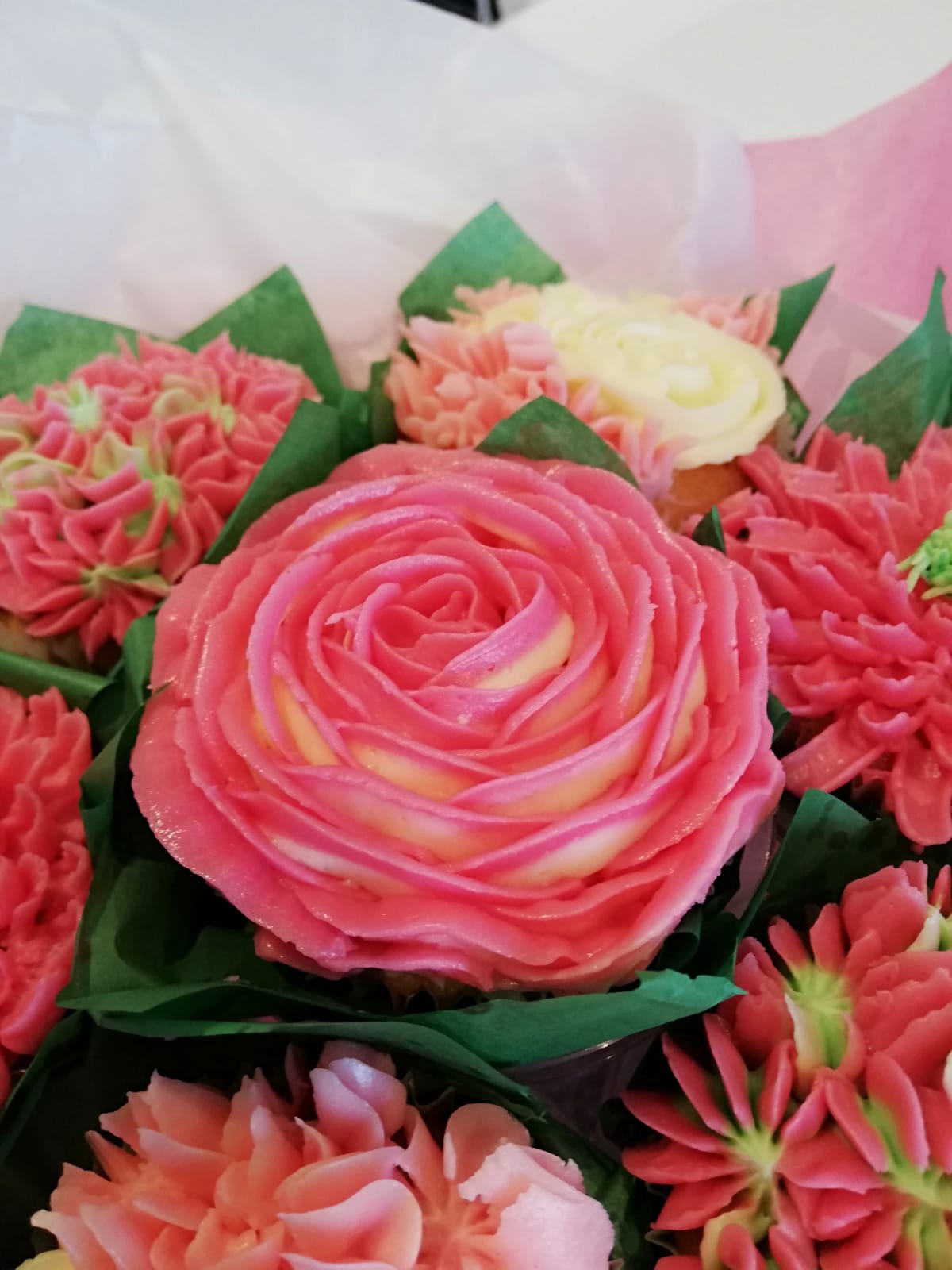 Flower cupcake bouquet in 4 mixed flowers designs