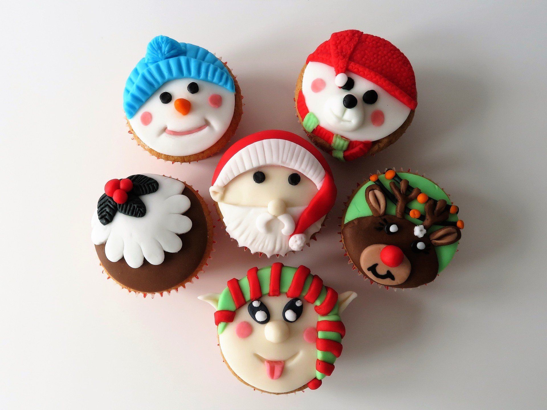 Box 6 Christmas novelty cupcakes £15