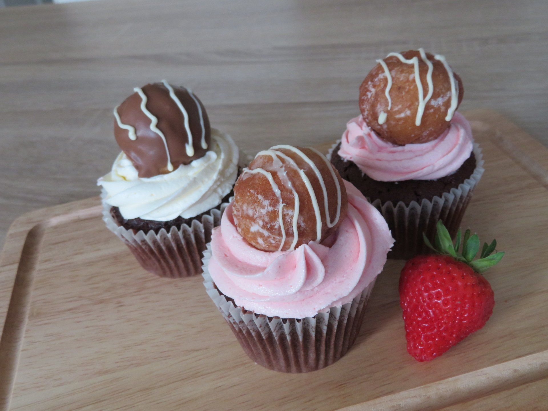 Box 6  jam doughnut ball buttercream cupcake £16