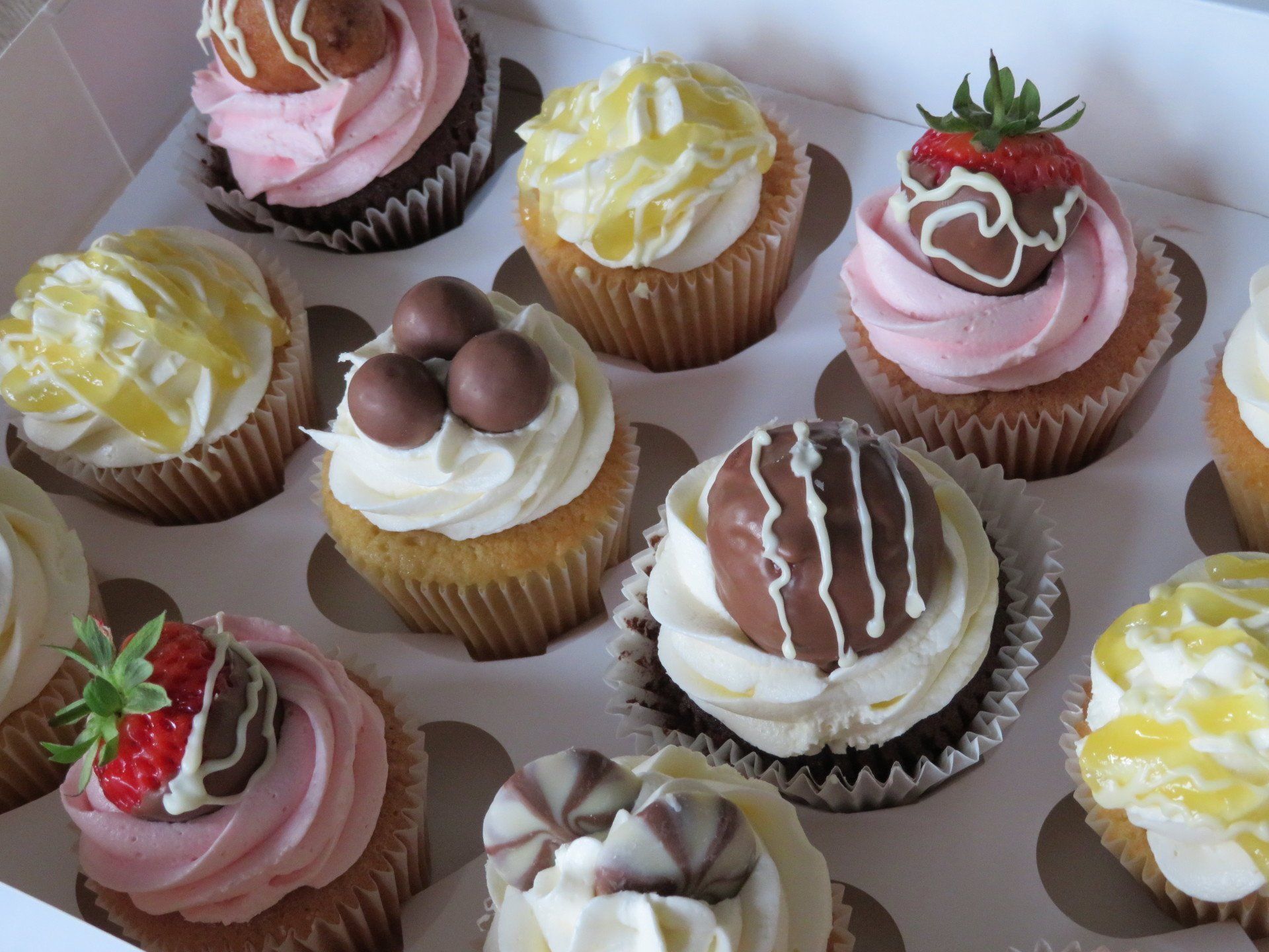 Box 12 Lemon and strawberry buttercream cupcakes  £30