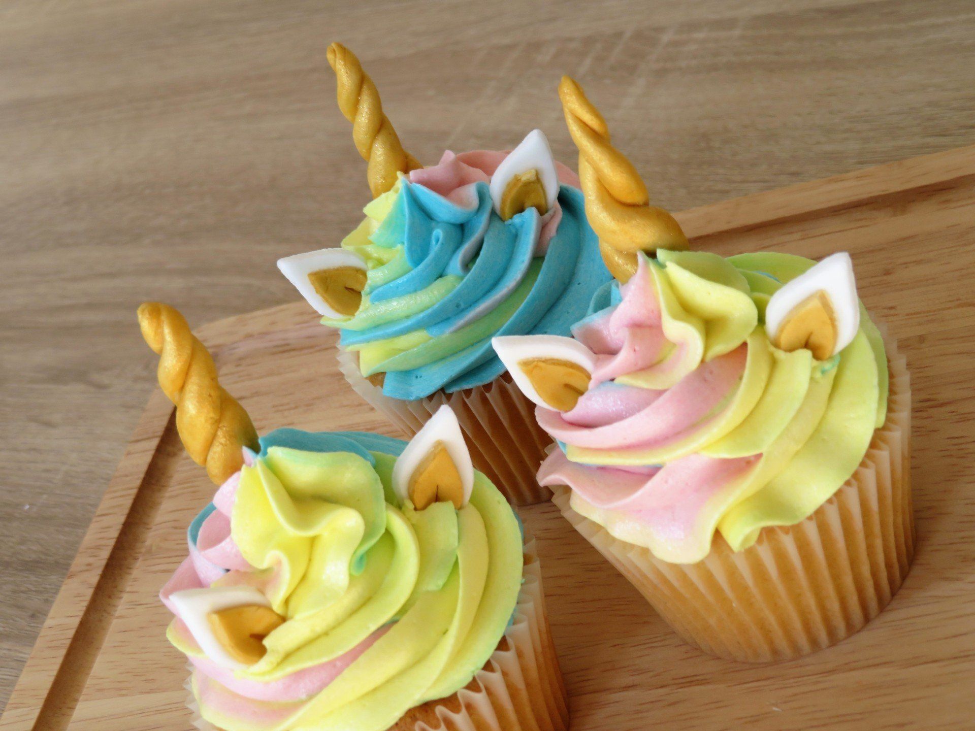 Box 6 unicorn buttercream cupcakes £16
