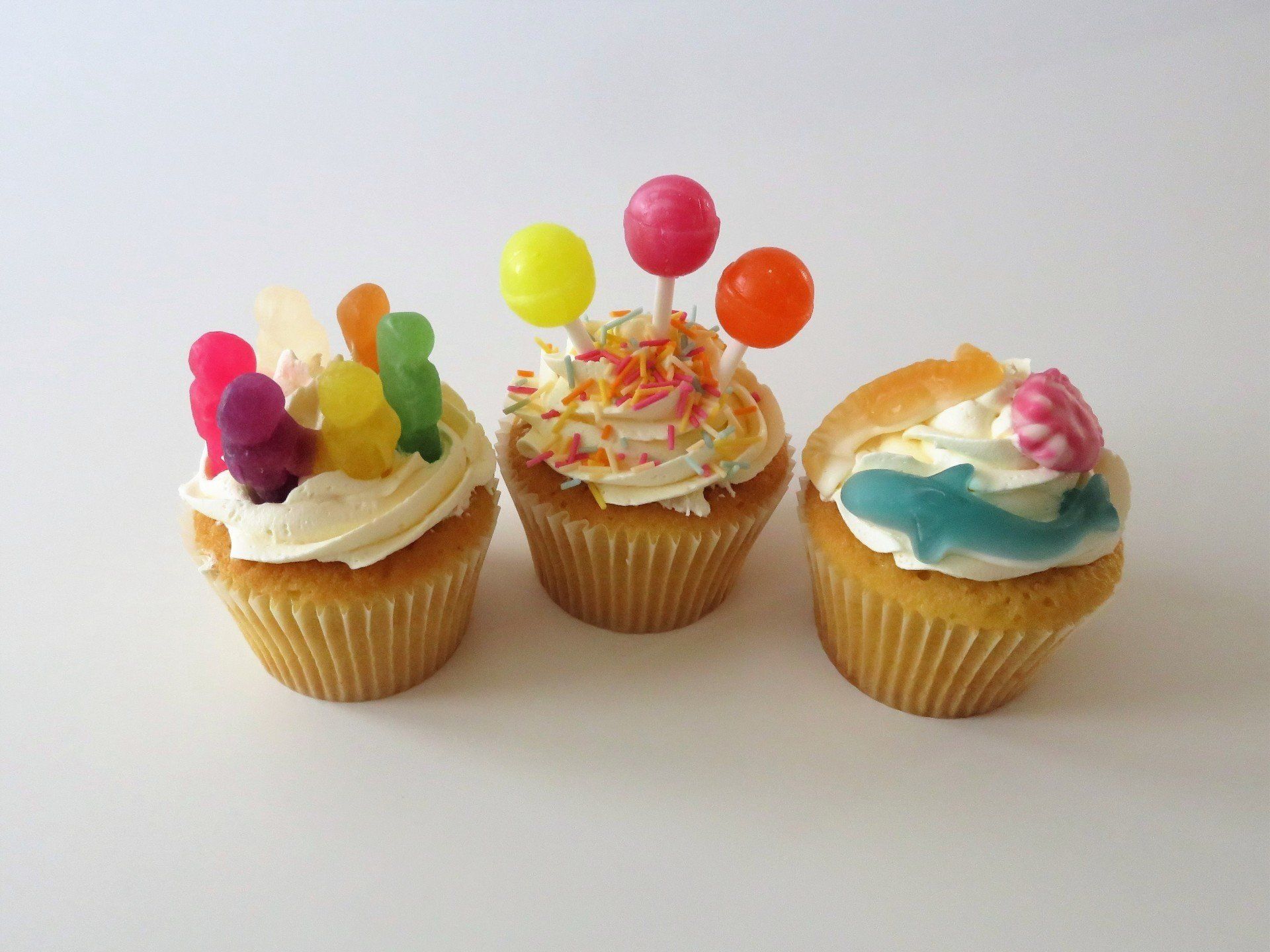 Box 6 kiddies sweets and buttercream cupcakes £15