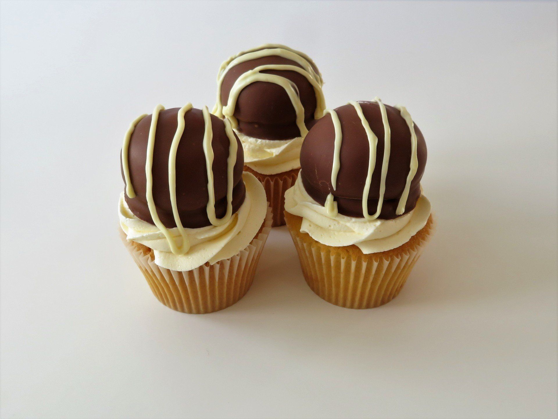 Box 6 chocolate teacake and buttercream cupcake £15