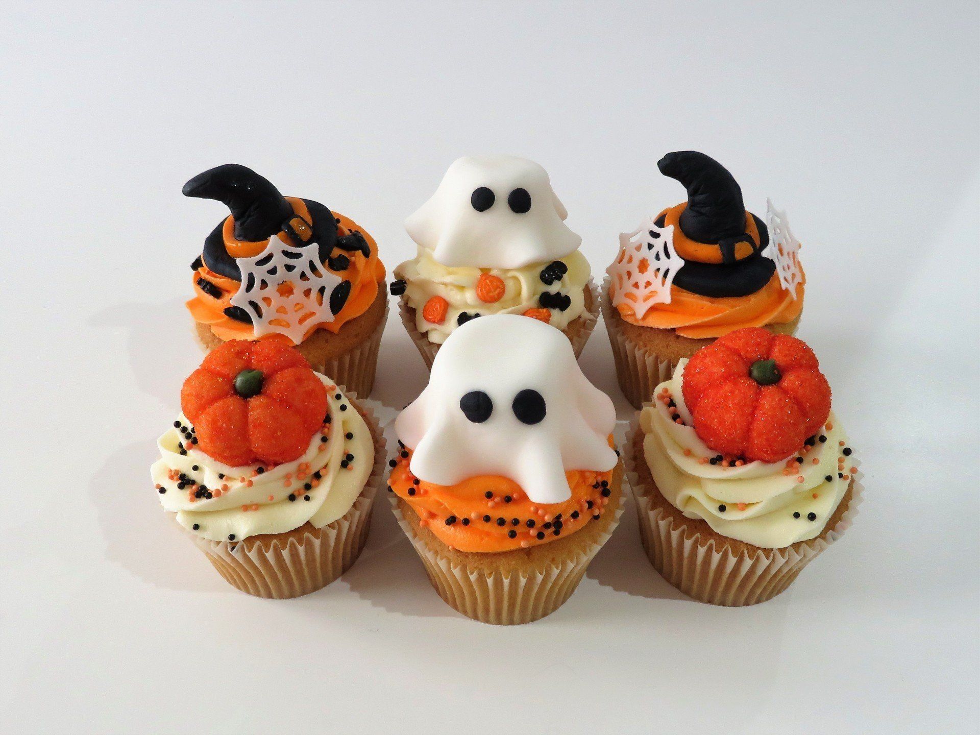 Box 6 retro sweets and buttercream cupcakes £15