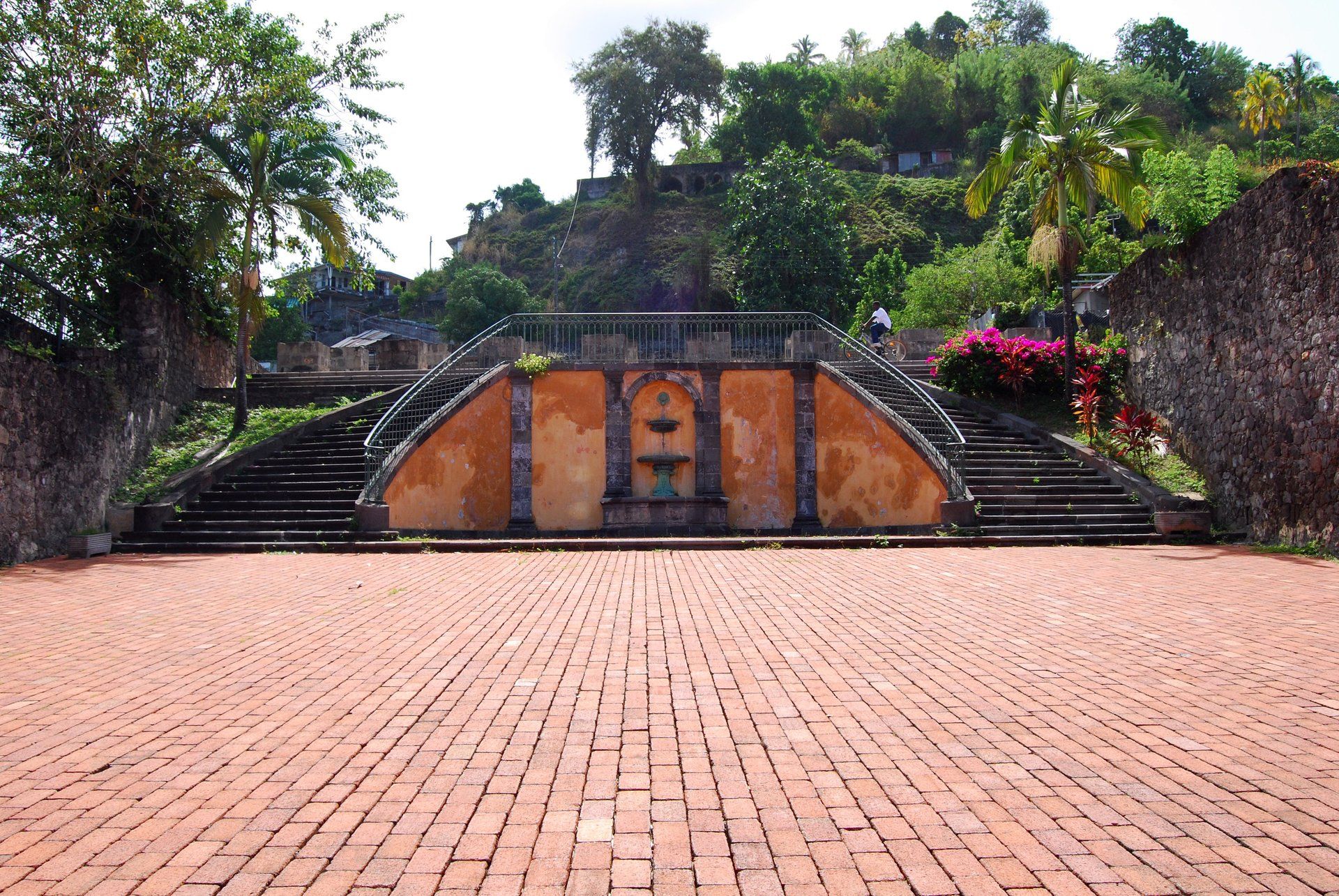 Überreste des alten Theaters in Saint-Pierre, Martinique