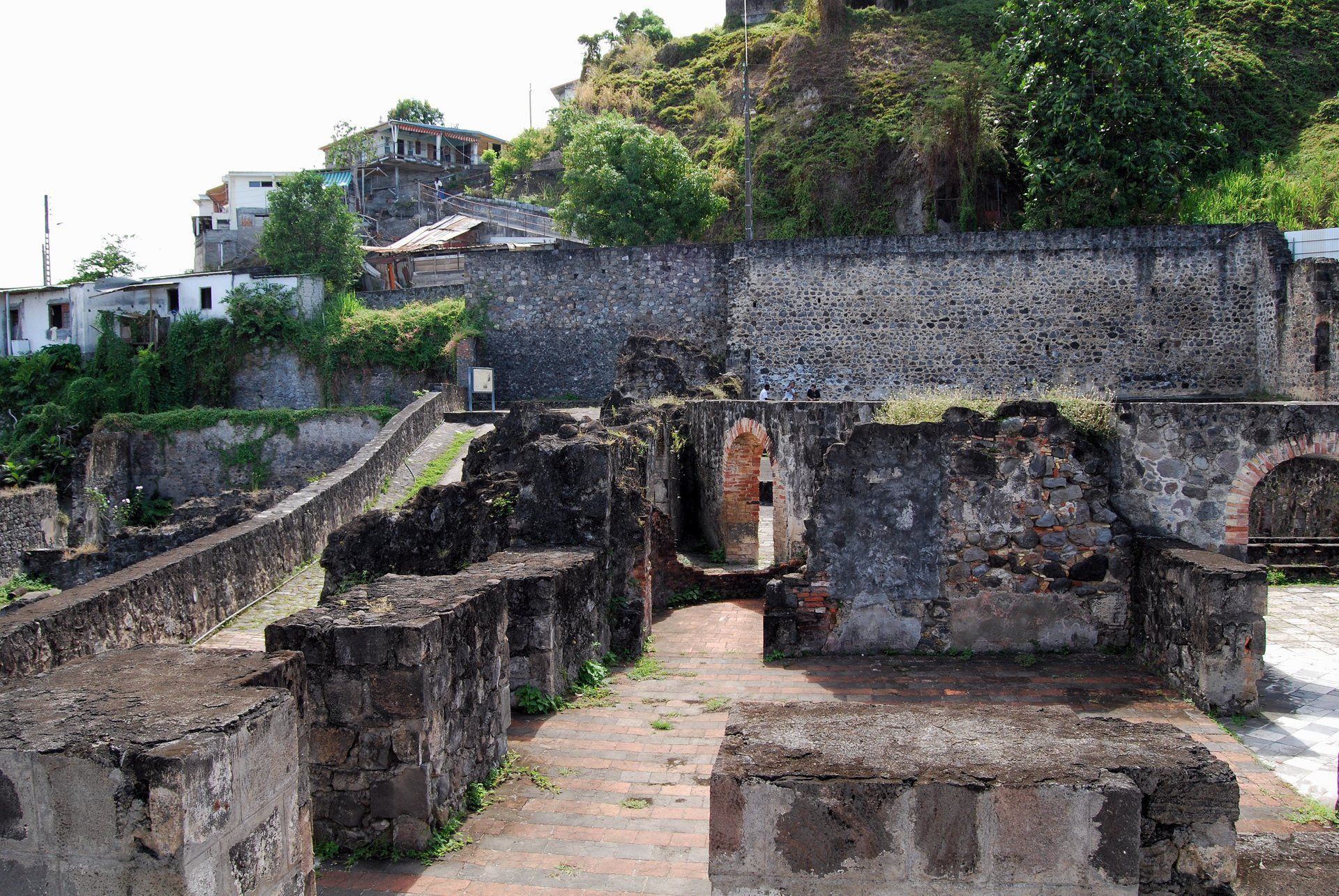 Überreste des alten Theaters in Saint-Pierre, Martinique