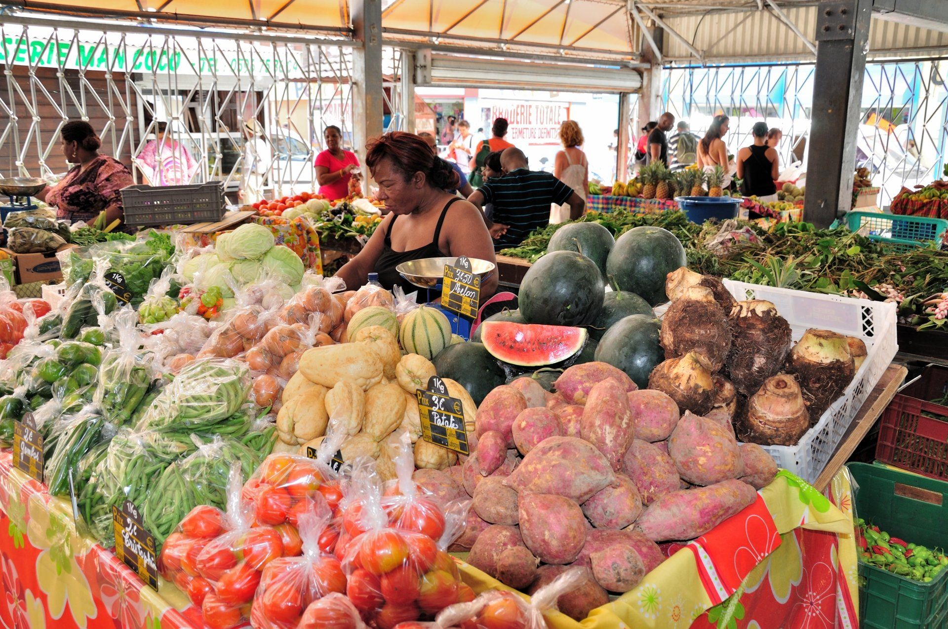 Gemüsestand auf Markt in Fort de France, Martinique