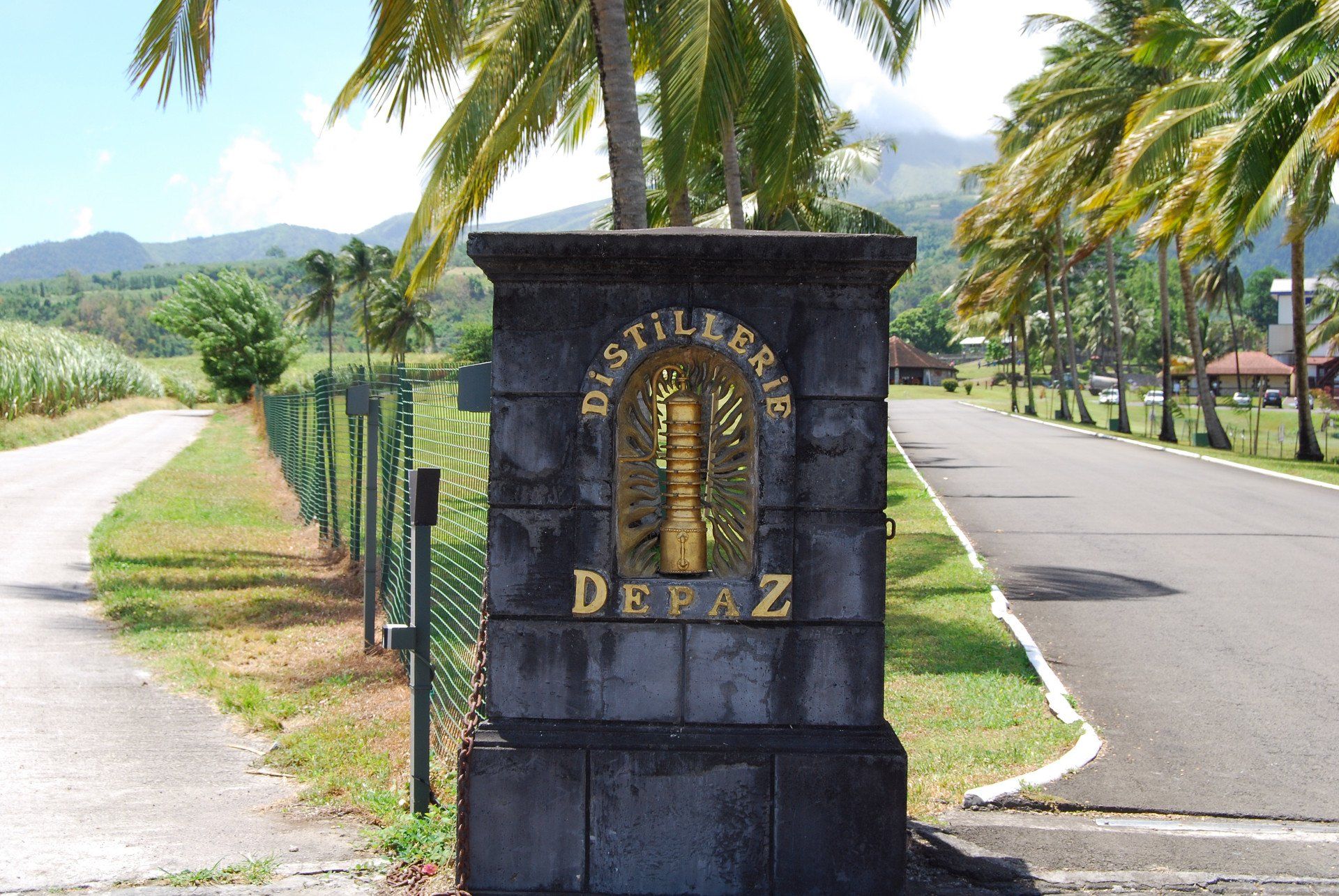 Eingang zur Destillerie Depaz in Saint-Pierre, Martinique