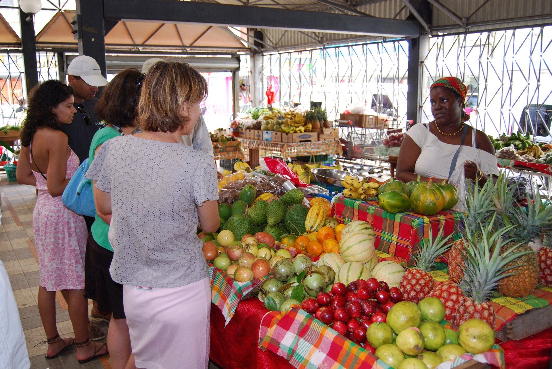 Obststand auf Markt in Fort de France, Martinique