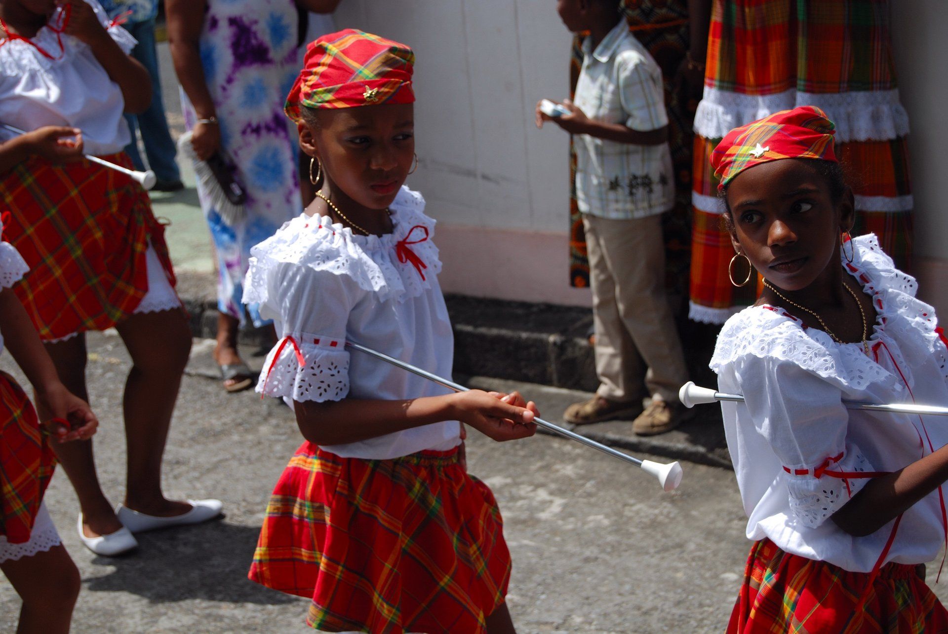 Kinder bei Musikumzug in Le Precheur, Martinique
