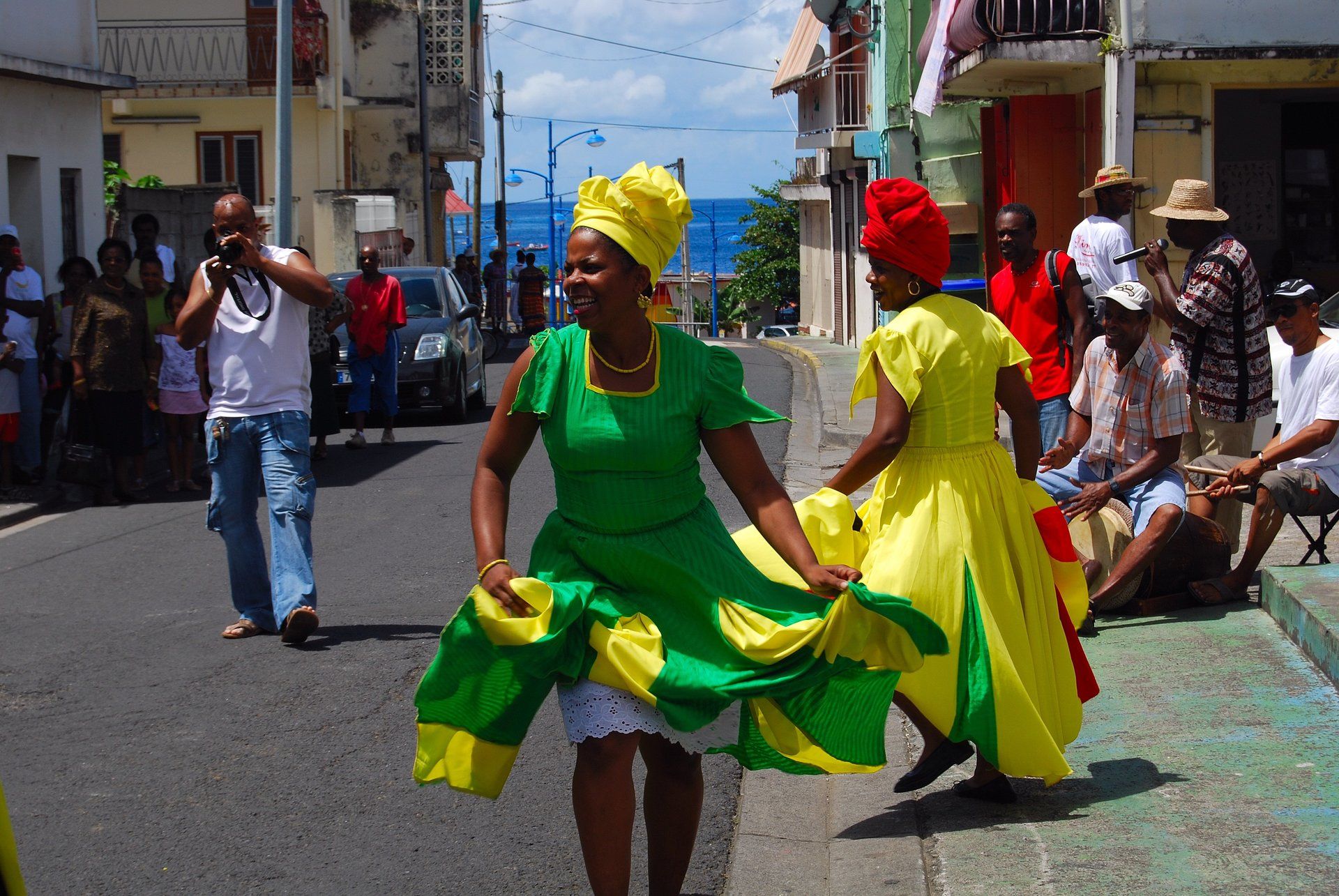 tanzende Frauen in Le Precheur, Martinique