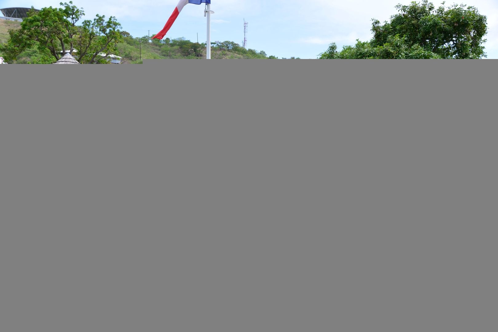 Eingang der Destillerie Neisson in Le Carbet, Martinique