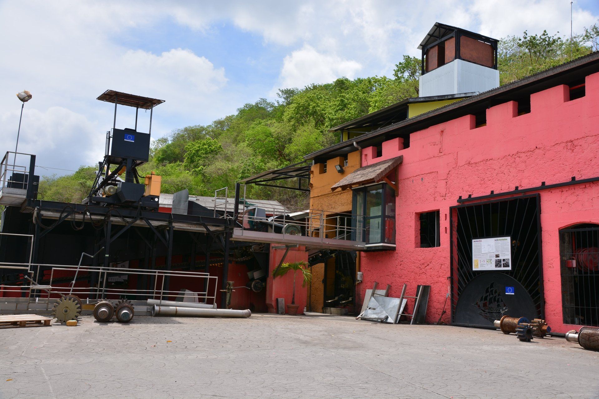 Gebäude der Destillerie Neisson in Le Carbet, Martinique