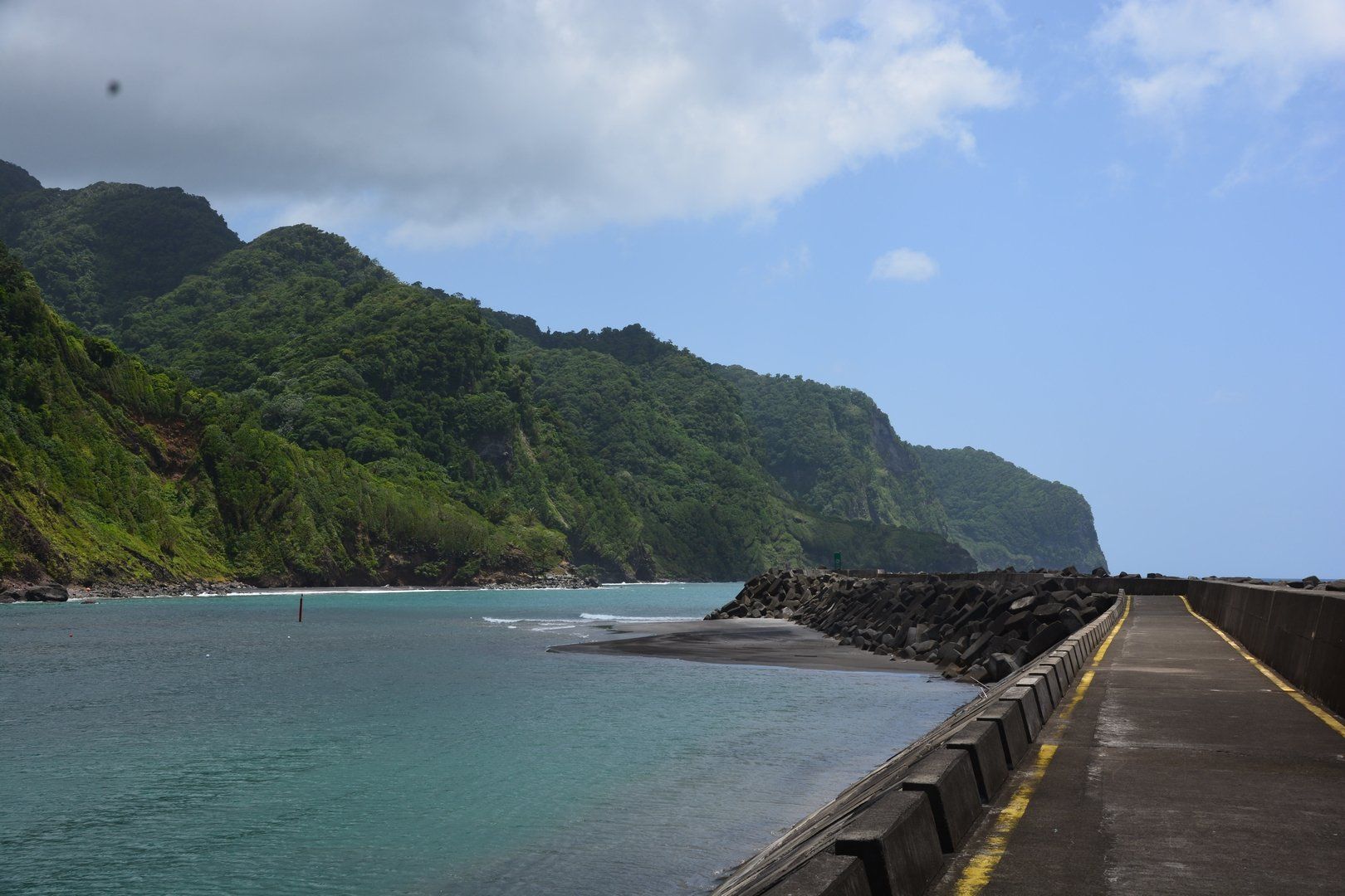 Einfahrt in den Hafen von Grand Riviere
