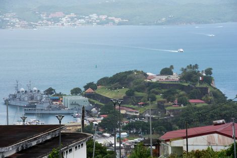 Fort Saint-Louis in Martinique, Fort de France mit Kriegsschiffen der französischen Marine
