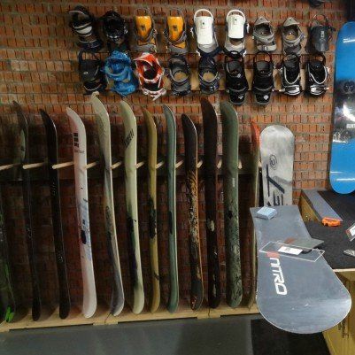 storing snowboard