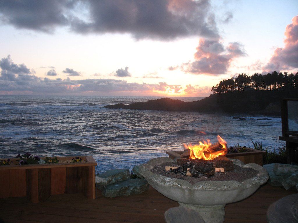 Whale Rendezvous Bed and Breakfast Ocean Garden Suite in Depoe, Oregon