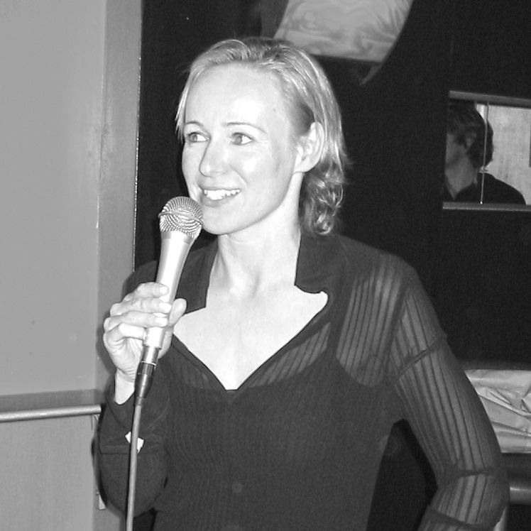 Susann Pfeiffer - Künstlerin - im Jahr 2004 - Vernissage zur Einzelausstellung in Berlin - Auguststraße 84