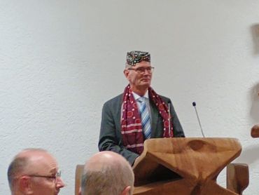 2.Vorsitz der Gideons Helmut Biber spricht an unserer Weihnachts-Benefitz  Dez.2025