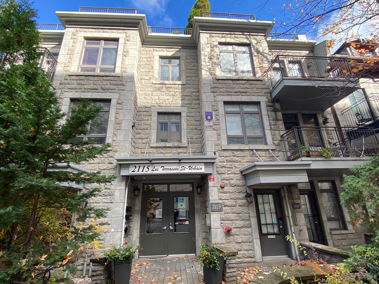 Apart Hotel Montreal by Les Terrasses Saint Urbain . City center