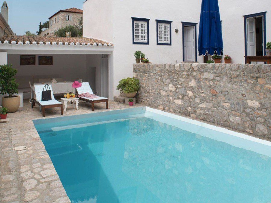 Holiday Houses to Rent and Apartments to Let on Hydra Island Greece