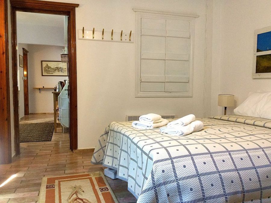 Holiday Houses to Rent and Apartments to Let on Hydra Island Greece