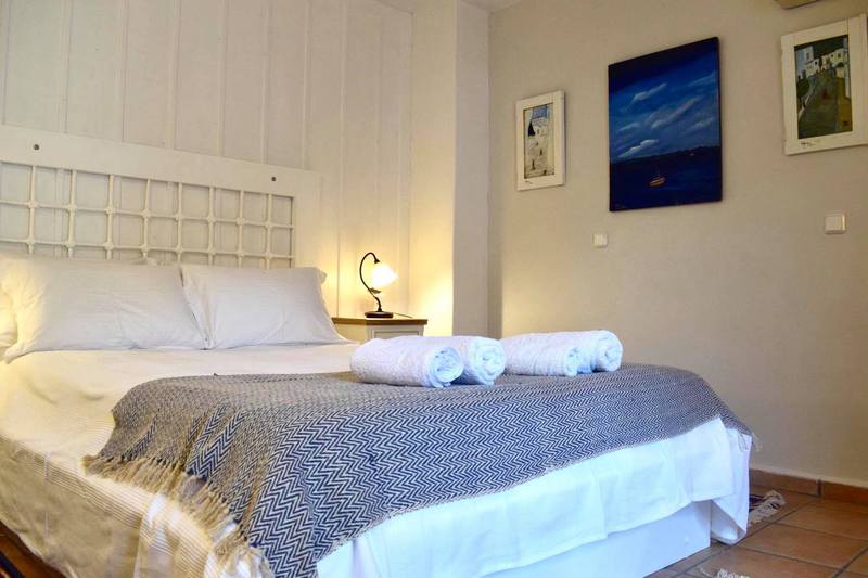 Holiday Houses to Rent and Apartments to Let on Hydra Island Greece