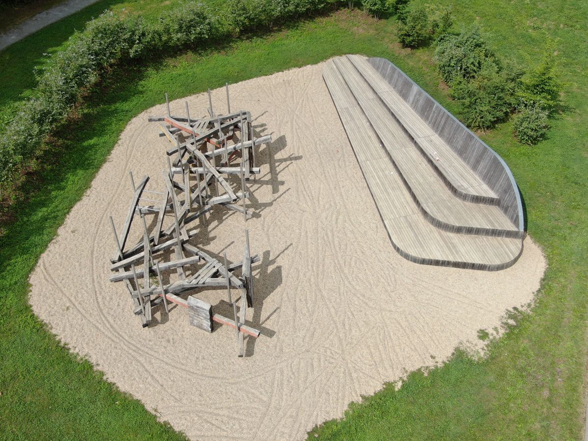 Balkenkonstruktion für Calisthenics und Tribüne