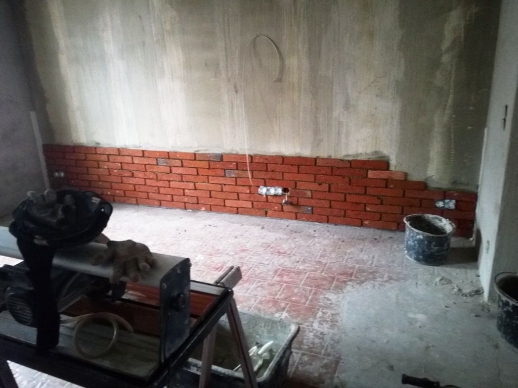 Handwerkliche Dienstleistungen Krall
Wand mit Handform Klinker- Riemchen verblenden
www.geruest-saarland.de
