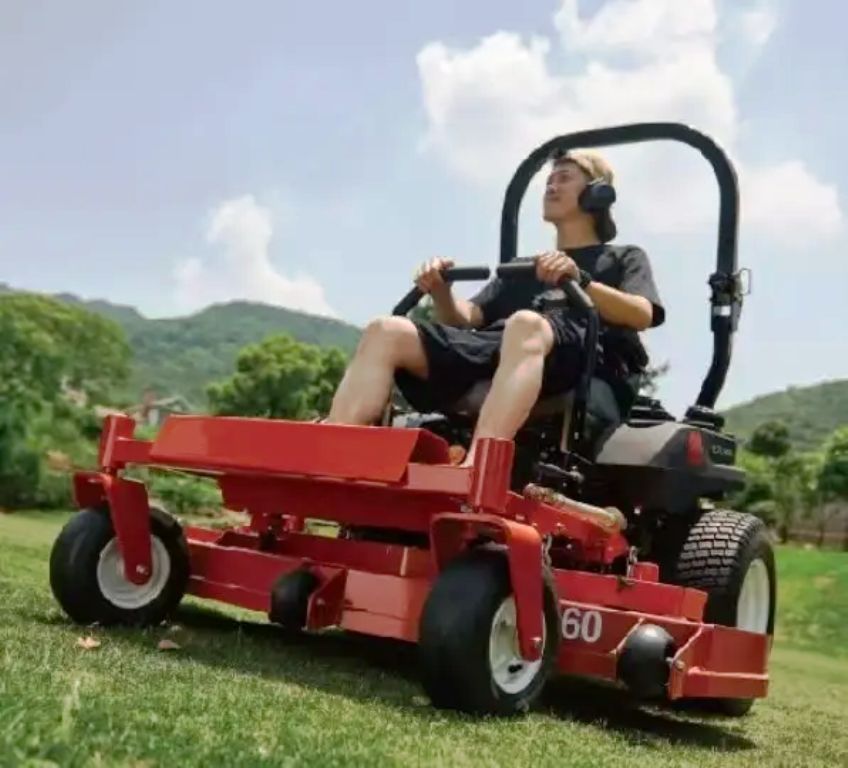 Gerüst- und Baumaschinenverleih Krall
Nullwendekreismäher Ucarry UR1200 25HP- Benzin
www.geruest-saarland.de