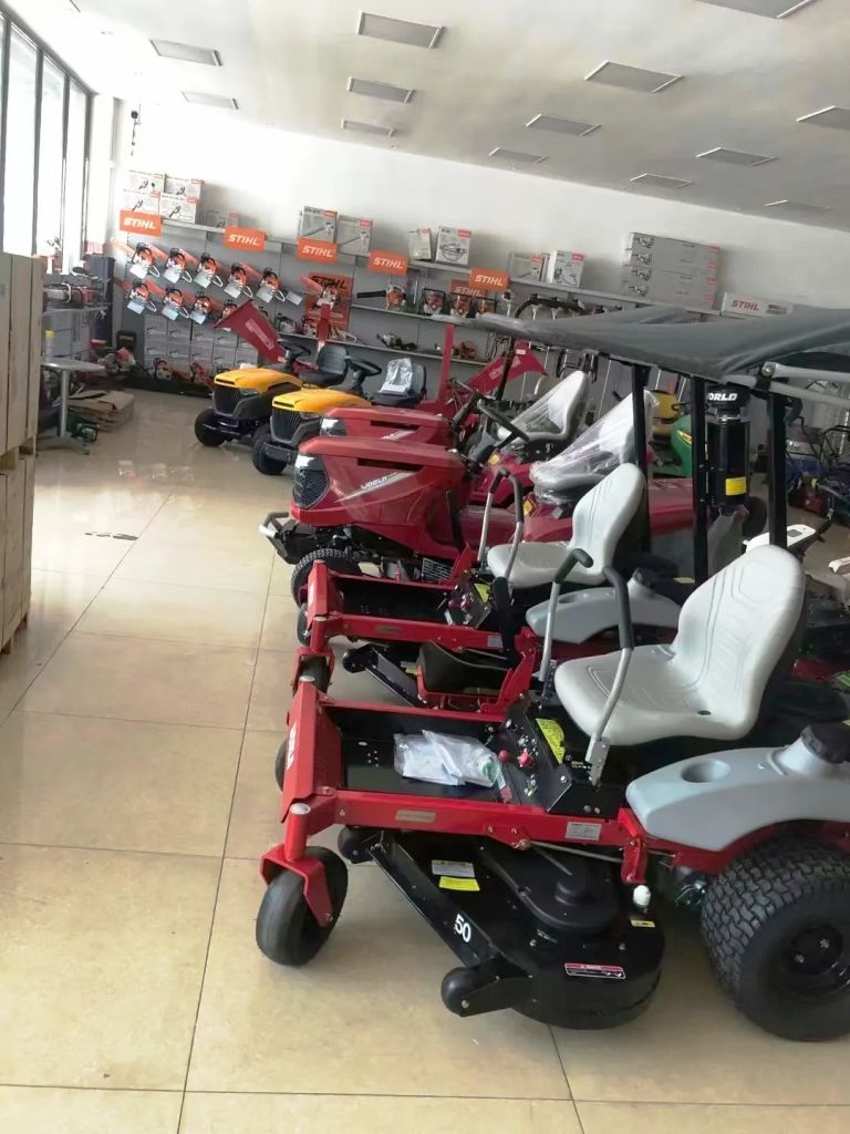 Gerüst- und Baumaschinenverleih Krall
Nullwendekreismäher Ucarry UR1200 25HP- Benzin
www.geruest-saarland.de