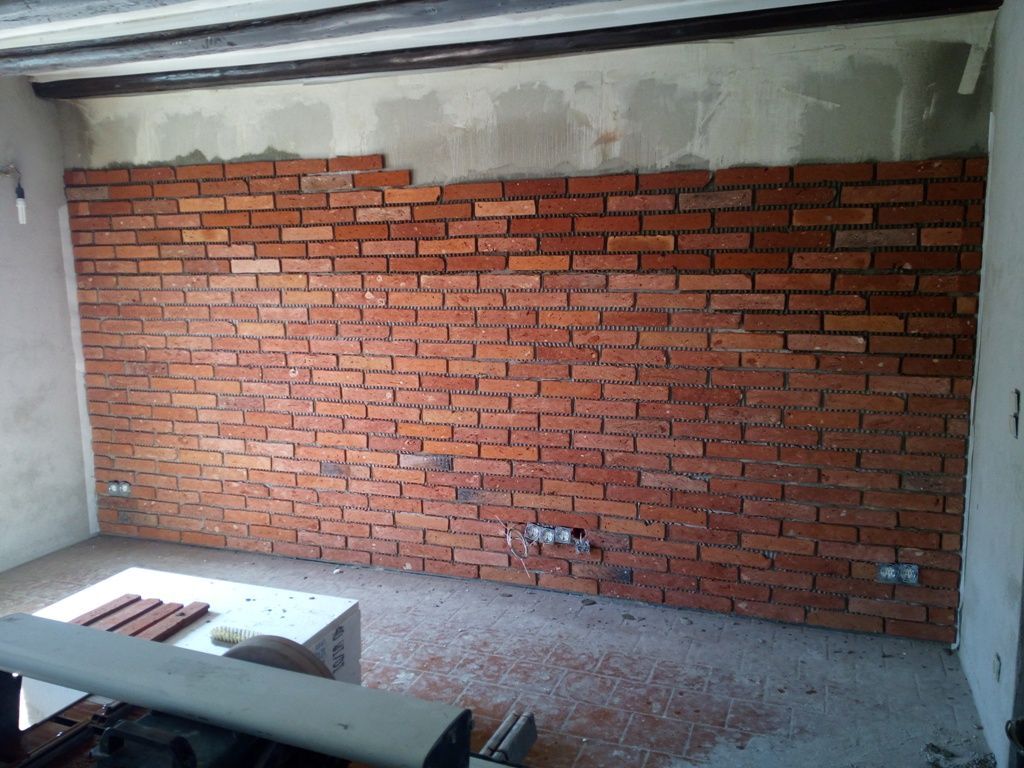 Handwerkliche Dienstleistungen Krall
Wand mit Handform Klinker- Riemchen verblenden
www.geruest-saarland.de
