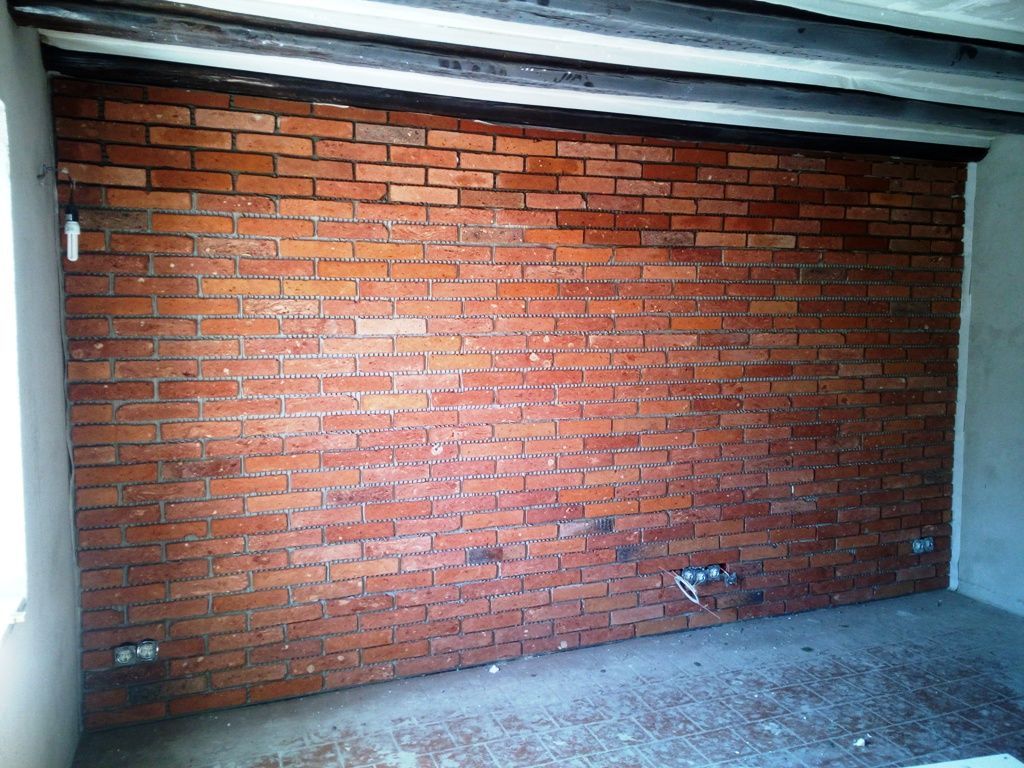 Handwerkliche Dienstleistungen Krall
Wand mit Handform Klinker- Riemchen verblenden
www.geruest-saarland.de
