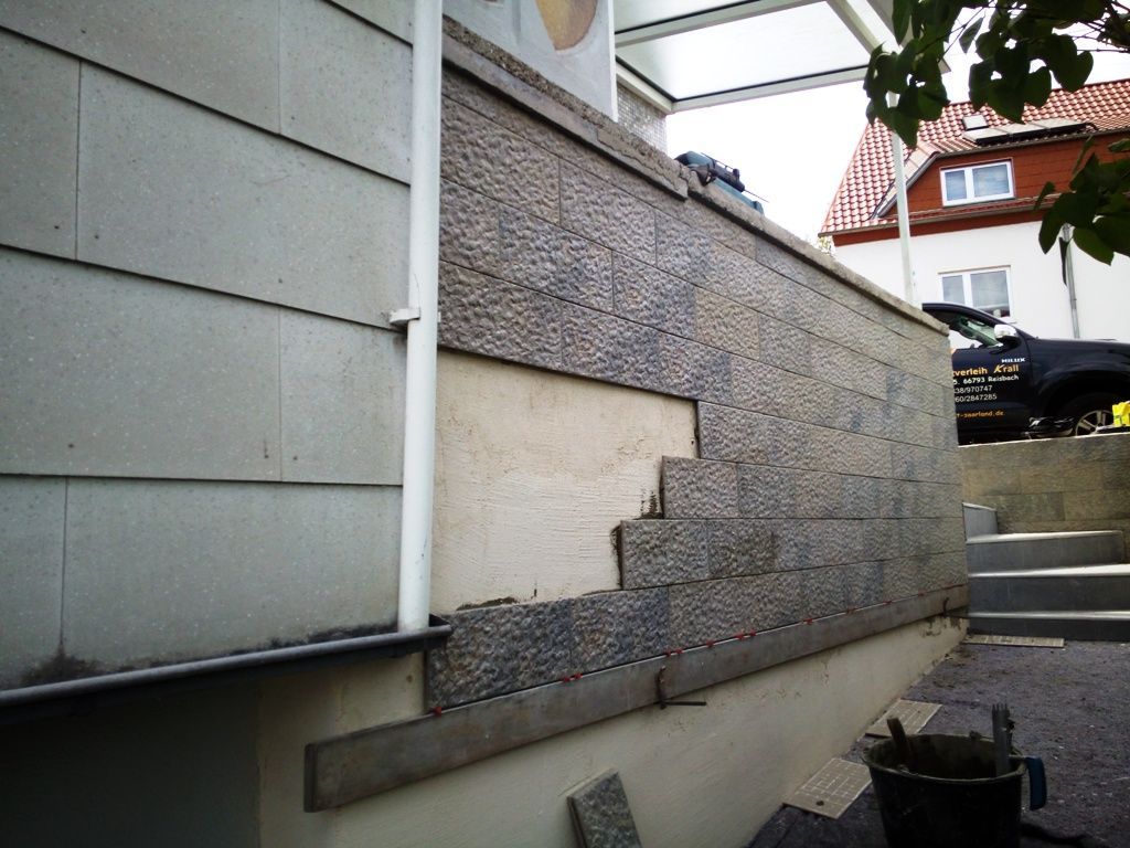 Handwerkliche Dienstleistungen Krall
Sanierung einer Mauer im Eingangsbereich
www.geruest-saarland.de
