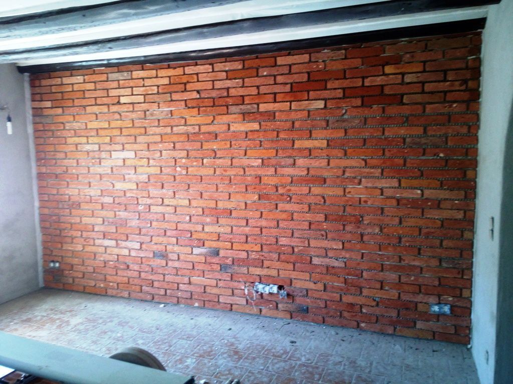 Handwerkliche Dienstleistungen Krall
Wand mit Handform Klinker- Riemchen verblenden
www.geruest-saarland.de
