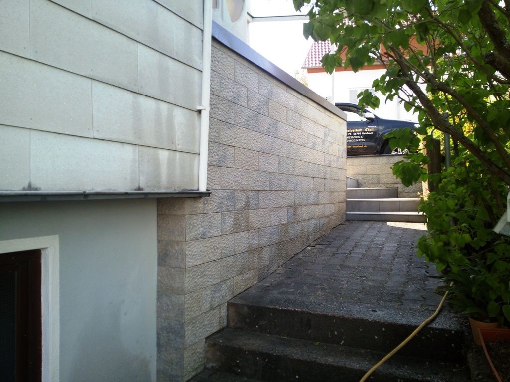 Handwerkliche Dienstleistungen Krall
Sanierung einer Mauer im Eingangsbereich
www.geruest-saarland.de
