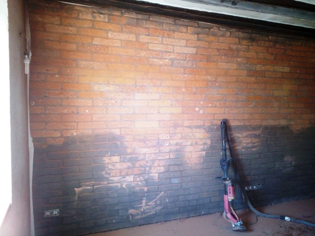 Handwerkliche Dienstleistungen Krall
Wand mit Handform Klinker- Riemchen verblenden
www.geruest-saarland.de
