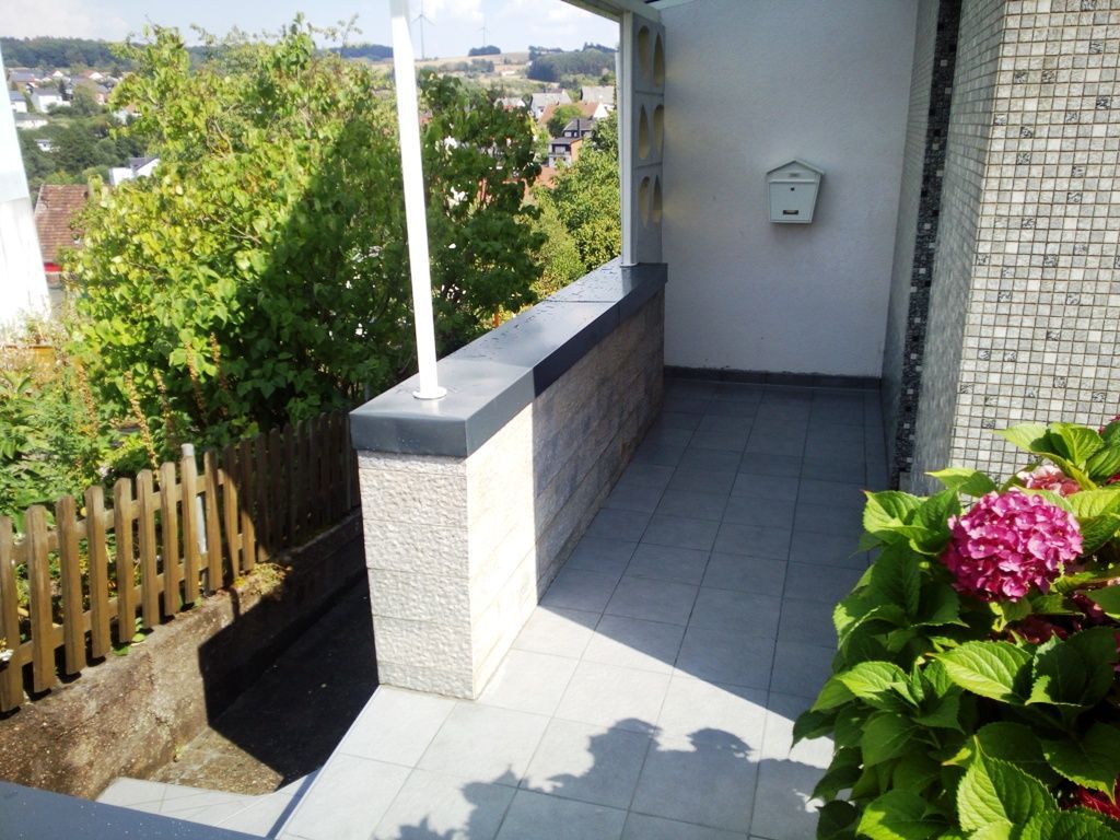 Handwerkliche Dienstleistungen Krall
Sanierung einer Mauer im Eingangsbereich
www.geruest-saarland.de
