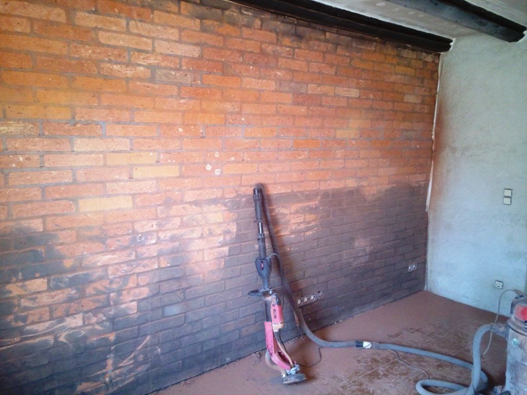 Handwerkliche Dienstleistungen Krall
Wand mit Handform Klinker- Riemchen verblenden
www.geruest-saarland.de
