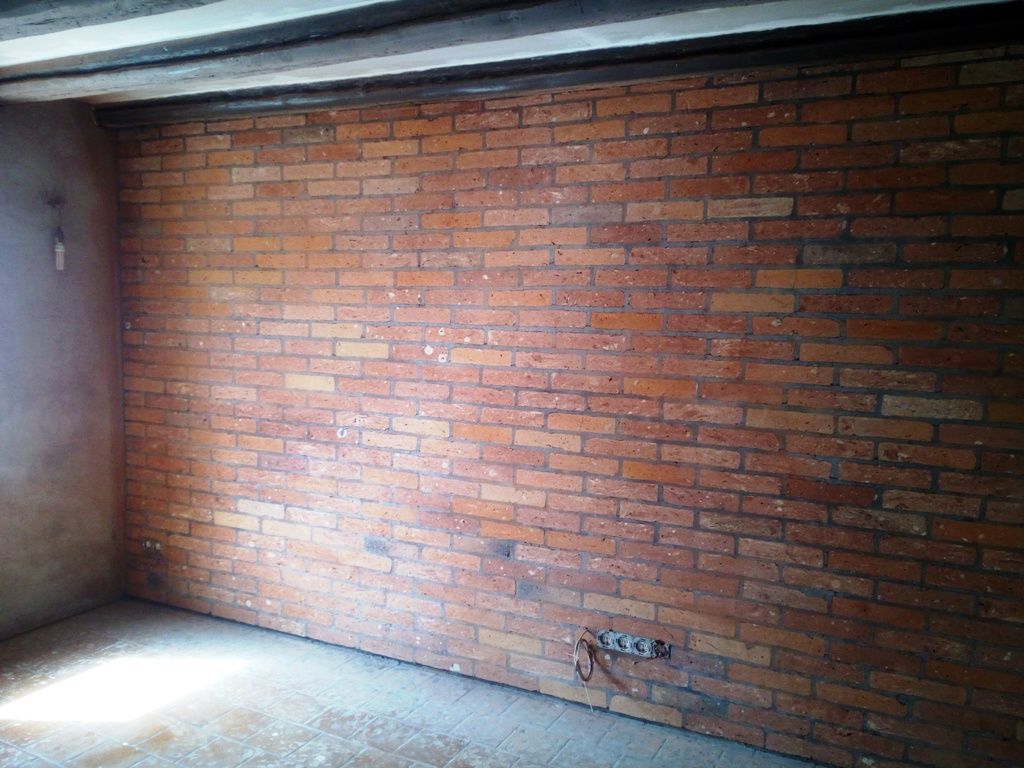 Handwerkliche Dienstleistungen Krall
Wand mit Handform Klinker- Riemchen verblenden
www.geruest-saarland.de
