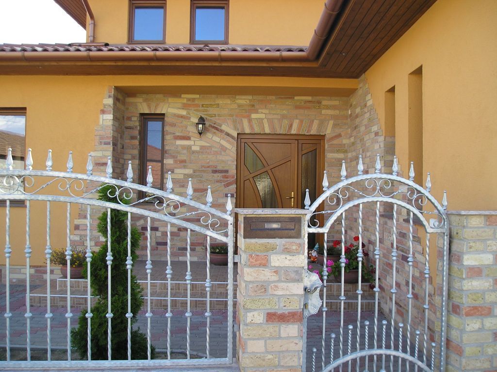 Gerüst- und Baumaschinenverleih Krall
Backstein Klinker Riemchen
www.geruest-saarland.de
www.baumaschinen-shop-saarland.de