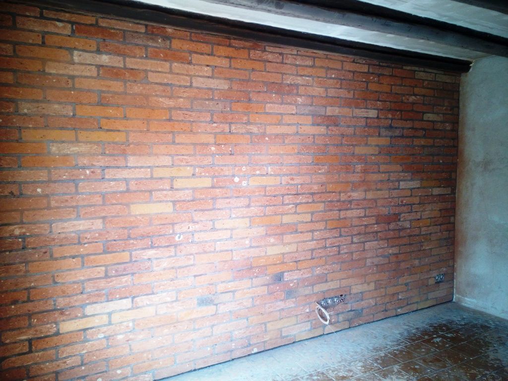 Handwerkliche Dienstleistungen Krall
Wand mit Handform Klinker- Riemchen verblenden
www.geruest-saarland.de
