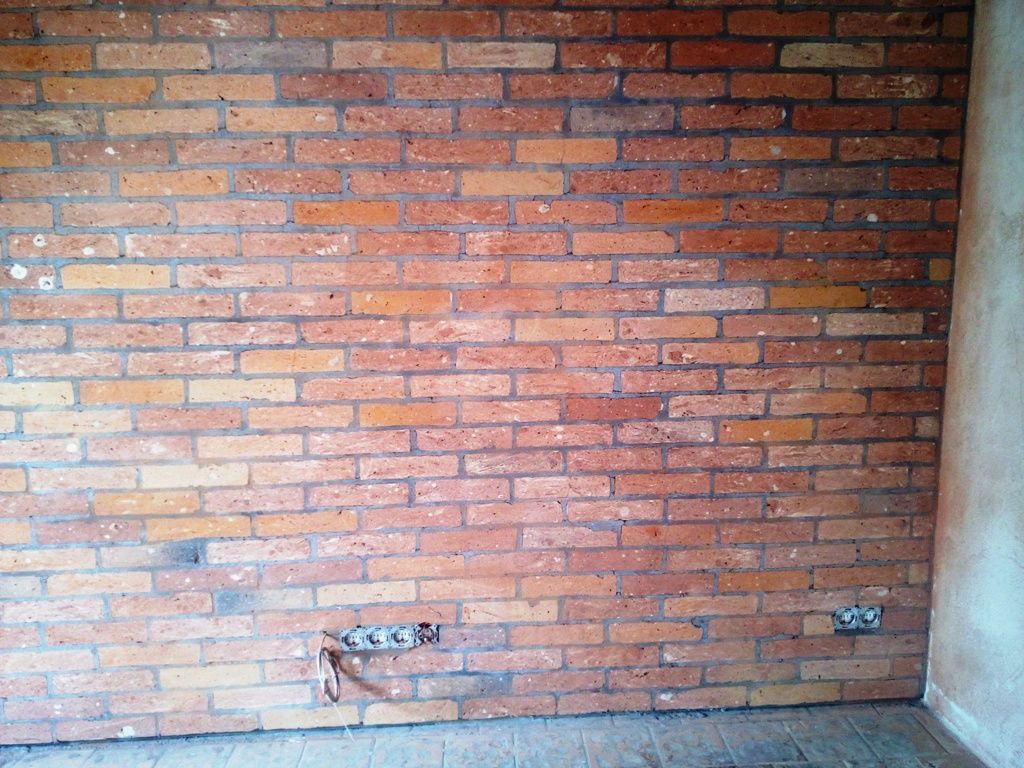 Handwerkliche Dienstleistungen Krall
Wand mit Handform Klinker- Riemchen verblenden
www.geruest-saarland.de
