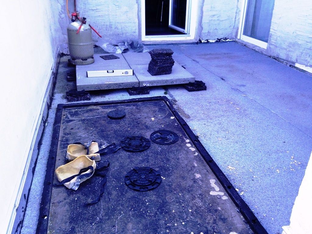 Handwerkliche Dienstleistungen Krall
Balkonbelag aus einfachen beton- Gehwegplatten
www.geruest-saarland.de
