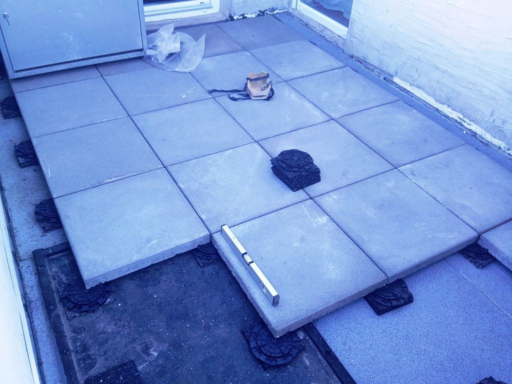 Handwerkliche Dienstleistungen Krall
Balkonbelag aus einfachen beton- Gehwegplatten
www.geruest-saarland.de
