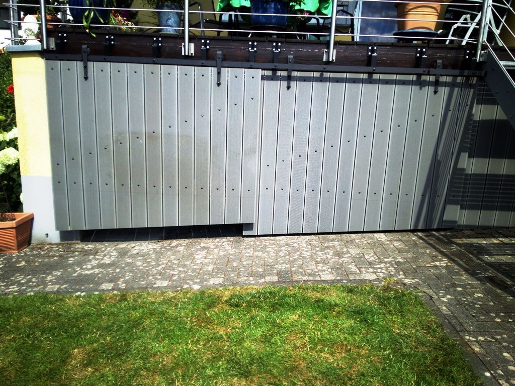 Handwerkliche Dienstleistungen Krall
Sichtschutz in Scheunentoroptik aus WPC Dielen
www.geruest-saarland.de
