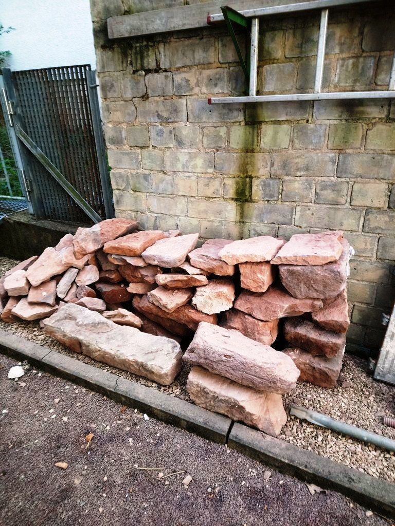 Handwerkliche Dienstleistungen Krall
Durchbruch durch eine 60 cm Bruchsteinwand
www.geruest-saarland.de
